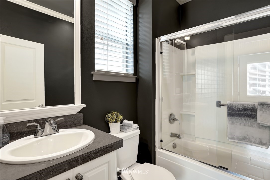 5608 Northeast 9th Street Renton, WA 98059 - Photo 18 of 40