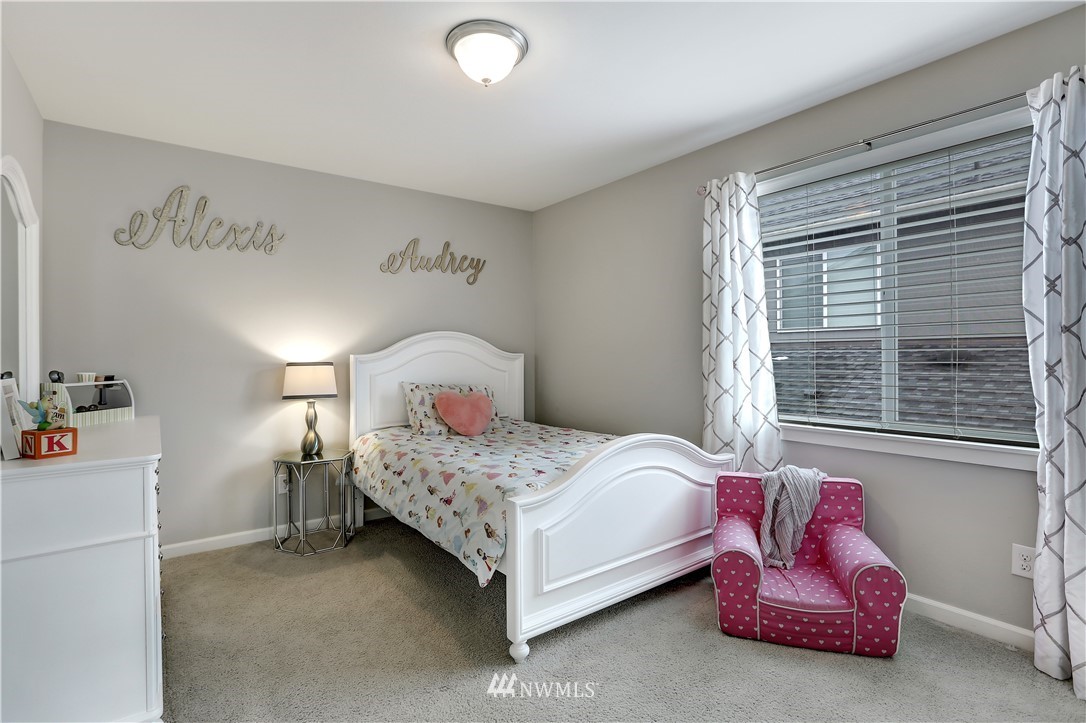 5608 Northeast 9th Street Renton, WA 98059 - Photo 25 of 40