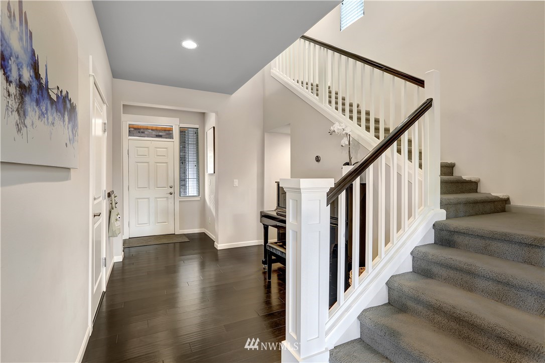 5608 Northeast 9th Street Renton, WA 98059 - Photo 5 of 40