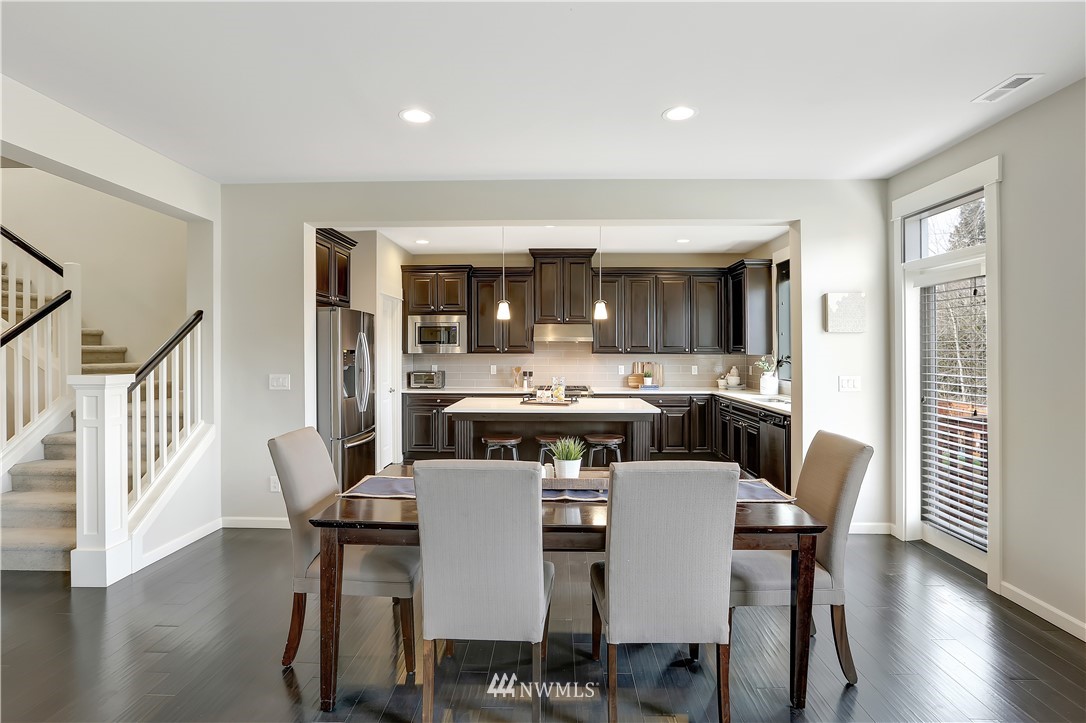 5608 Northeast 9th Street Renton, WA 98059 - Photo 8 of 40