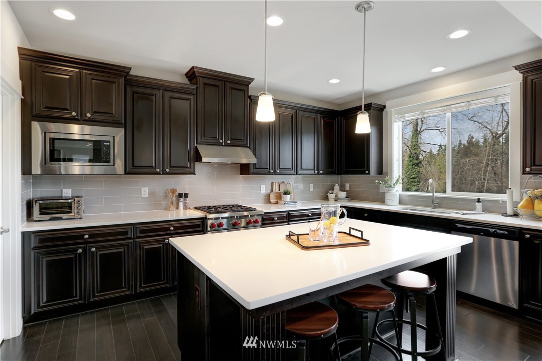 5608 Northeast 9th Street Renton, WA 98059 - Photo 9 of 40