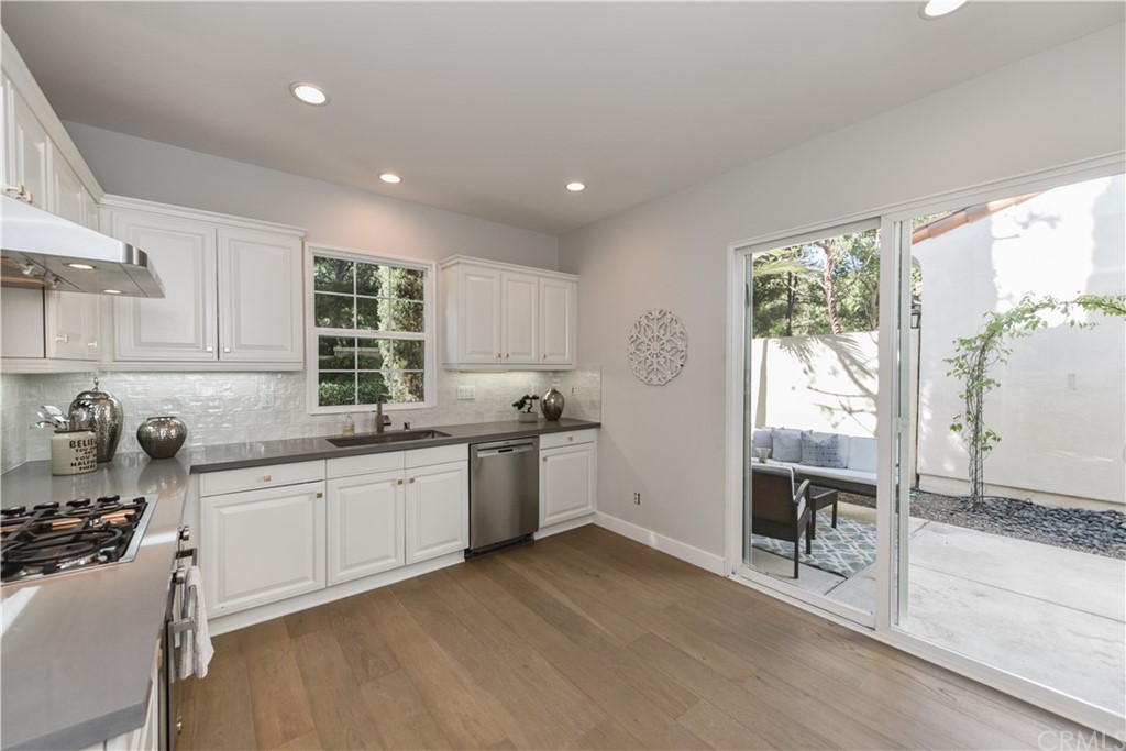 53 Bellwind Irvine, CA 92603 - Photo 12 of 32