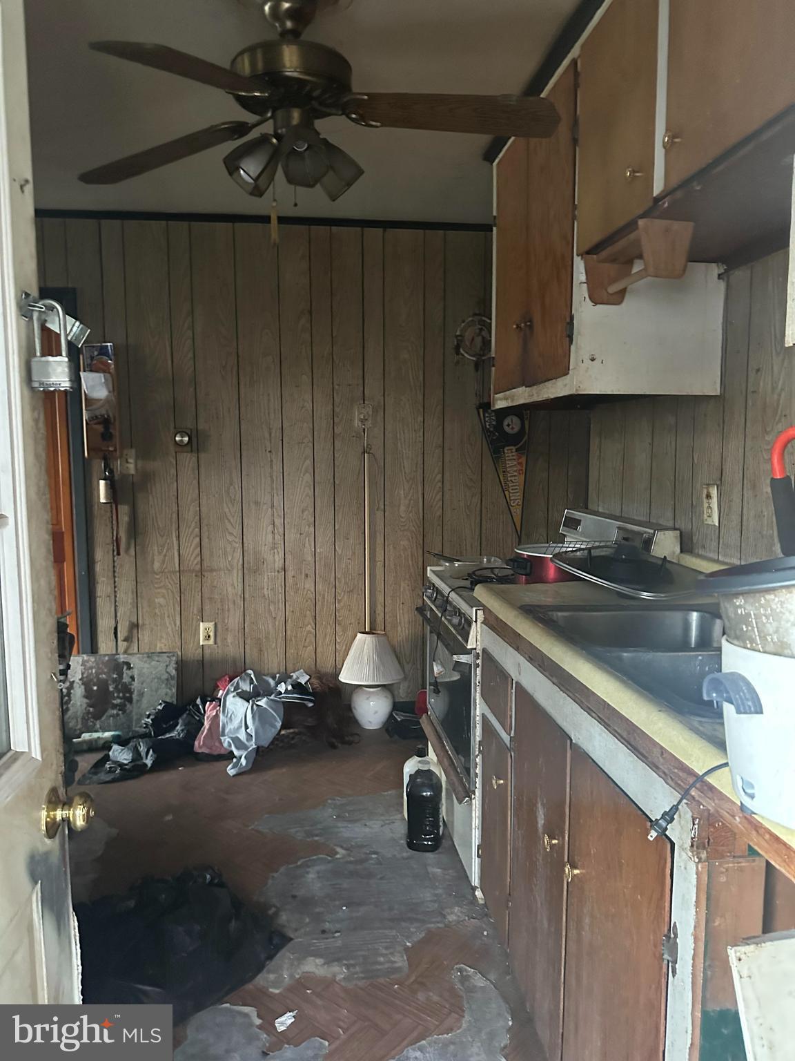 16122 Thoroughfare Road Haymarket, VA 20169 - Photo 20 of 34 a kitchen with a sink and cabinets
