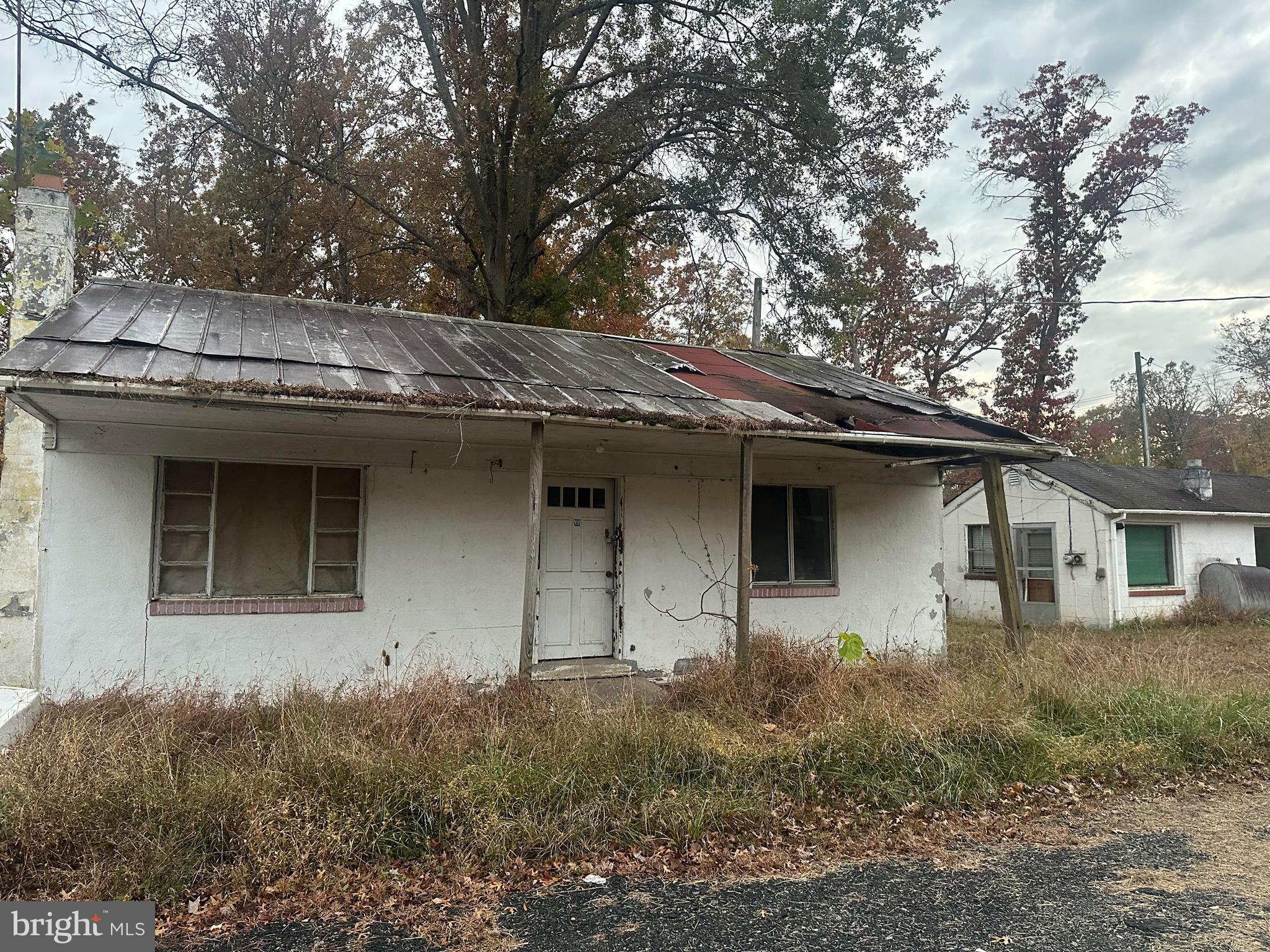 16122 Thoroughfare Road Haymarket, VA 20169 - Photo 29 of 34 a front view of a house with garden