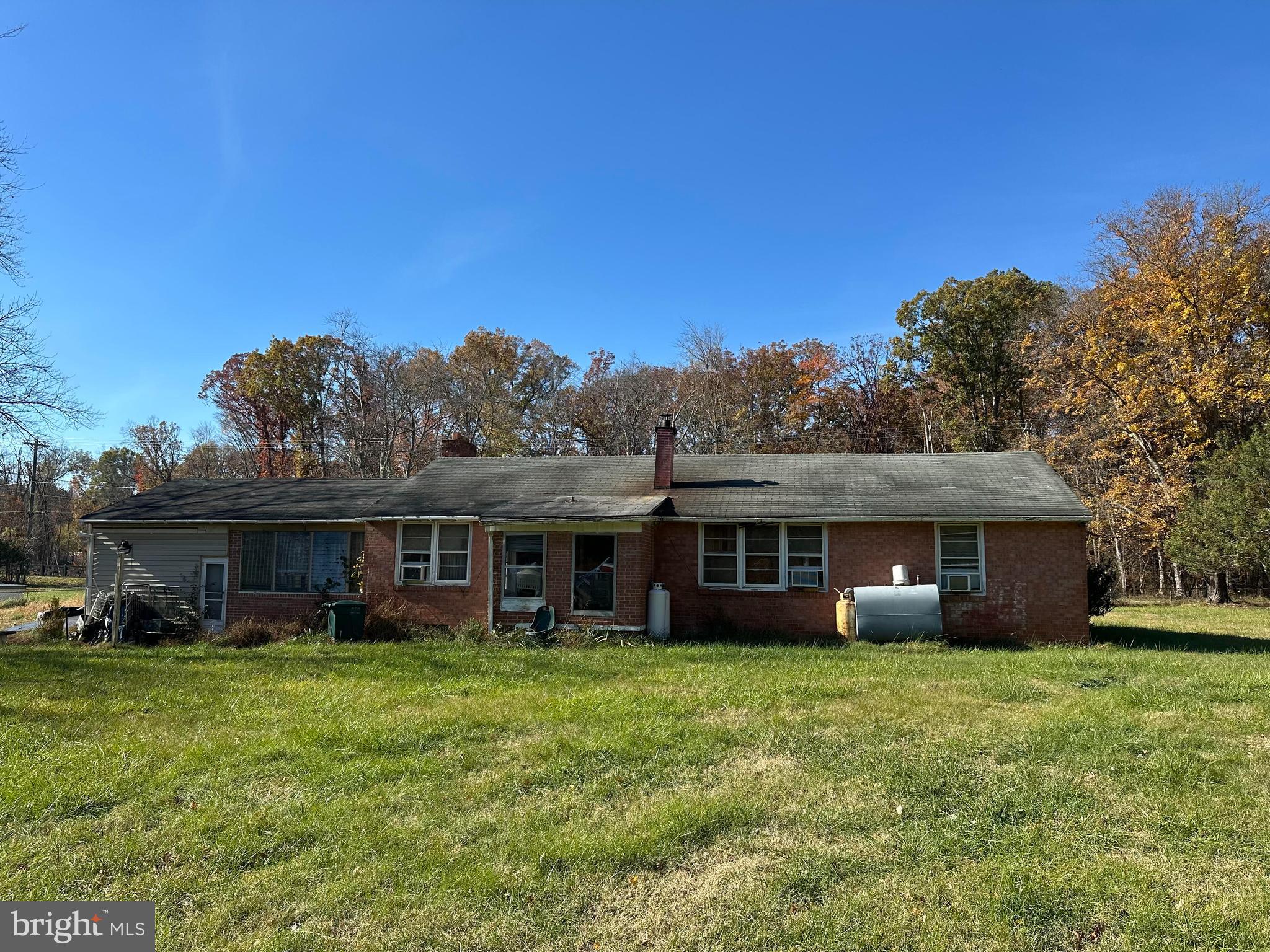 16122 Thoroughfare Road Haymarket, VA 20169 - Photo 3 of 34 a front view of a house with a garden and trees