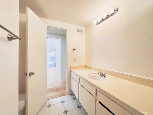 $5,995 | 3424 Lambeth Street, Los Feliz, CA 90027