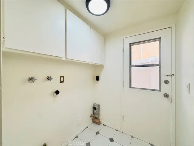 $5,995 | 3424 Lambeth Street, Los Feliz, CA 90027