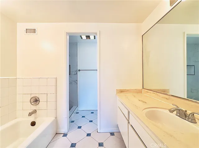 $5,995 | 3424 Lambeth Street, Los Feliz, CA 90027