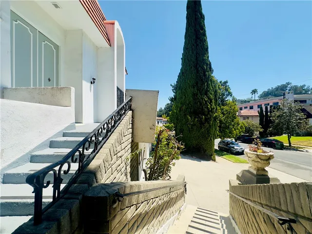 $5,995 | 3424 Lambeth Street, Los Feliz, CA 90027