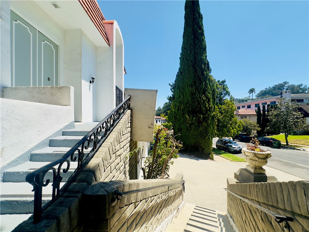 3424 Lambeth Street Los Feliz, CA 90027 - Photo 5 of 75
