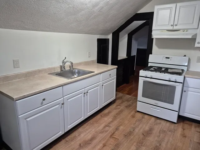 $2,400 | 126 West Wyoming Avenue, Unit 5, Melrose, MA 02176