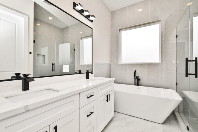 3233 Tuam Street Houston, TX 77004 - Photo 31 of 46 a bathroom with a tub sink and mirror