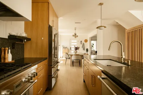 $2,295,000 | 3852 Bledsoe Avenue, Los Angeles, CA 90066