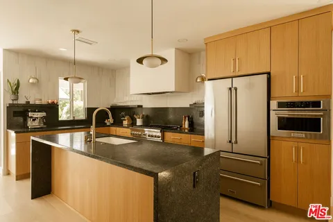 $2,295,000 | 3852 Bledsoe Avenue, Los Angeles, CA 90066
