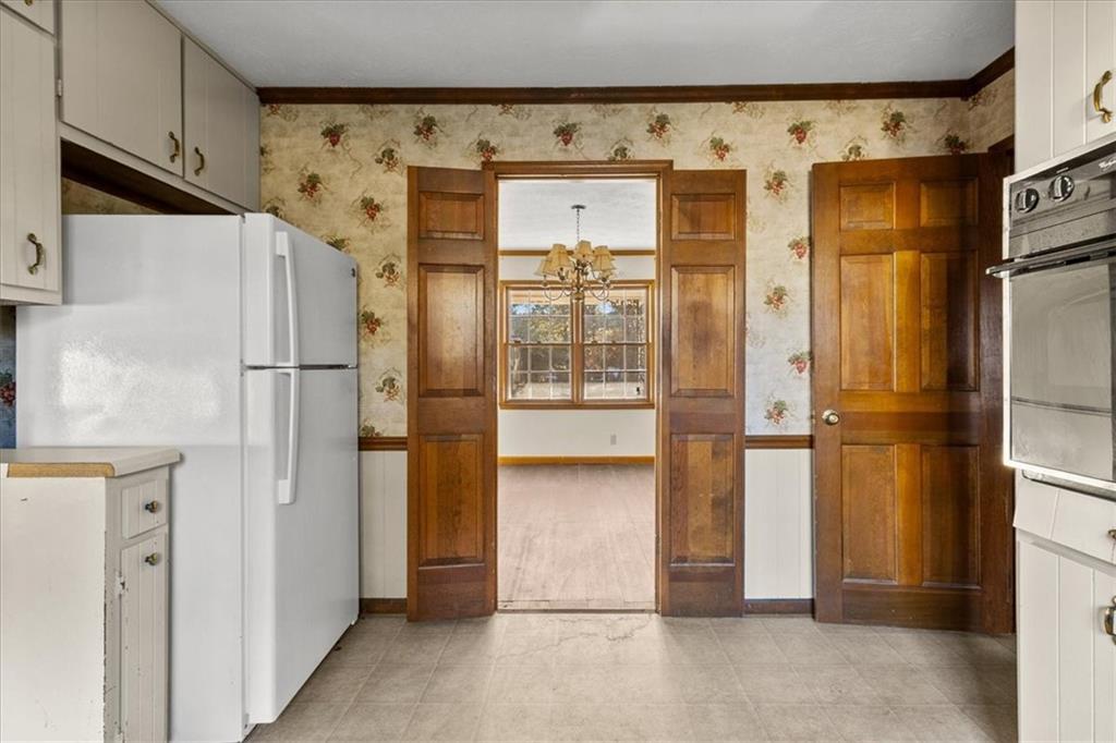 2075 Pinewood Drive Covington, GA 30016 - Photo 19 of 37 a view of walk in closet