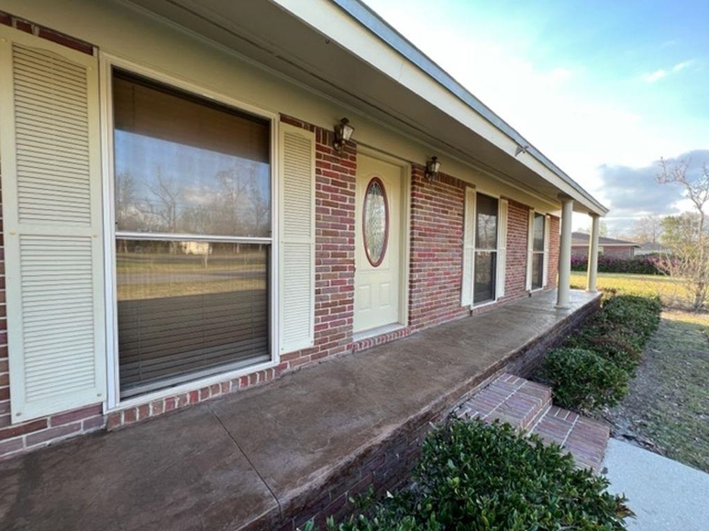 811 East Hecker Road Century, FL 32535 - Photo 4 of 29 Gallery Image 4