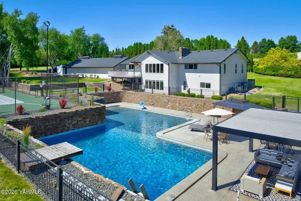 $1,200,000 | 1953 Crusher Canyon Road, Selah, WA 98942