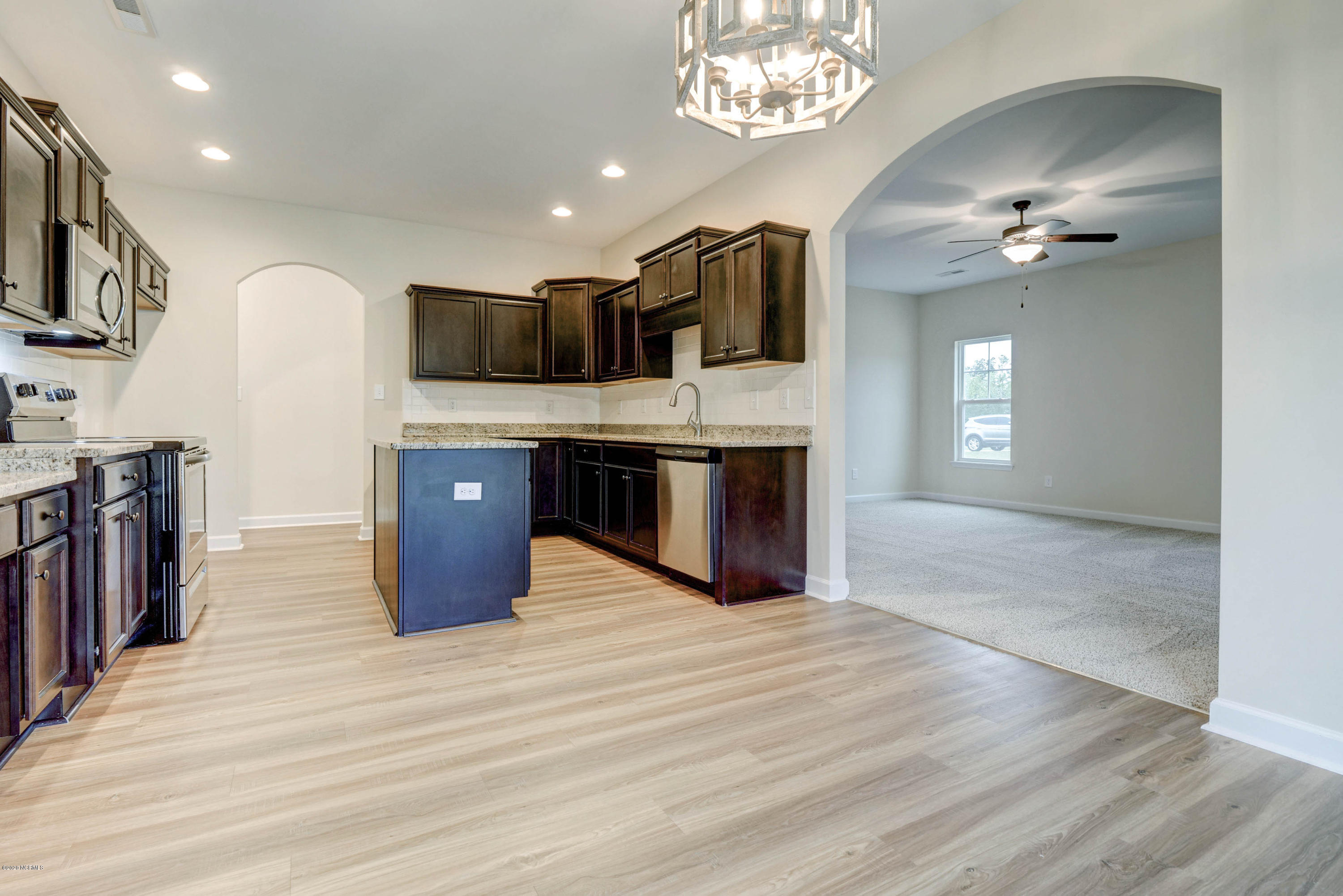 682 Aria Lane Hubert, NC 28539 - Photo 12 of 35 Breakfast Area/Kitchen