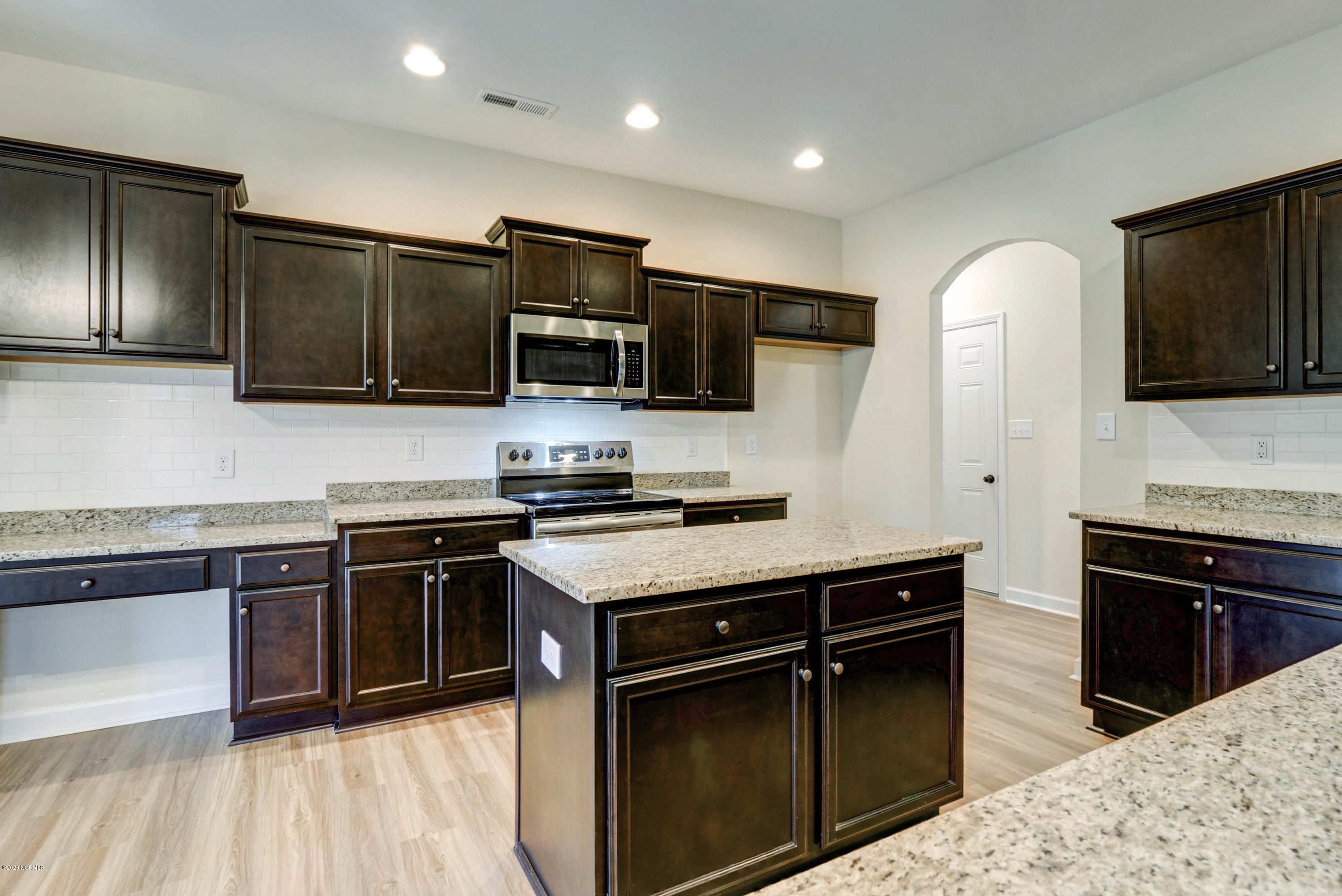 682 Aria Lane Hubert, NC 28539 - Photo 13 of 35 Kitchen