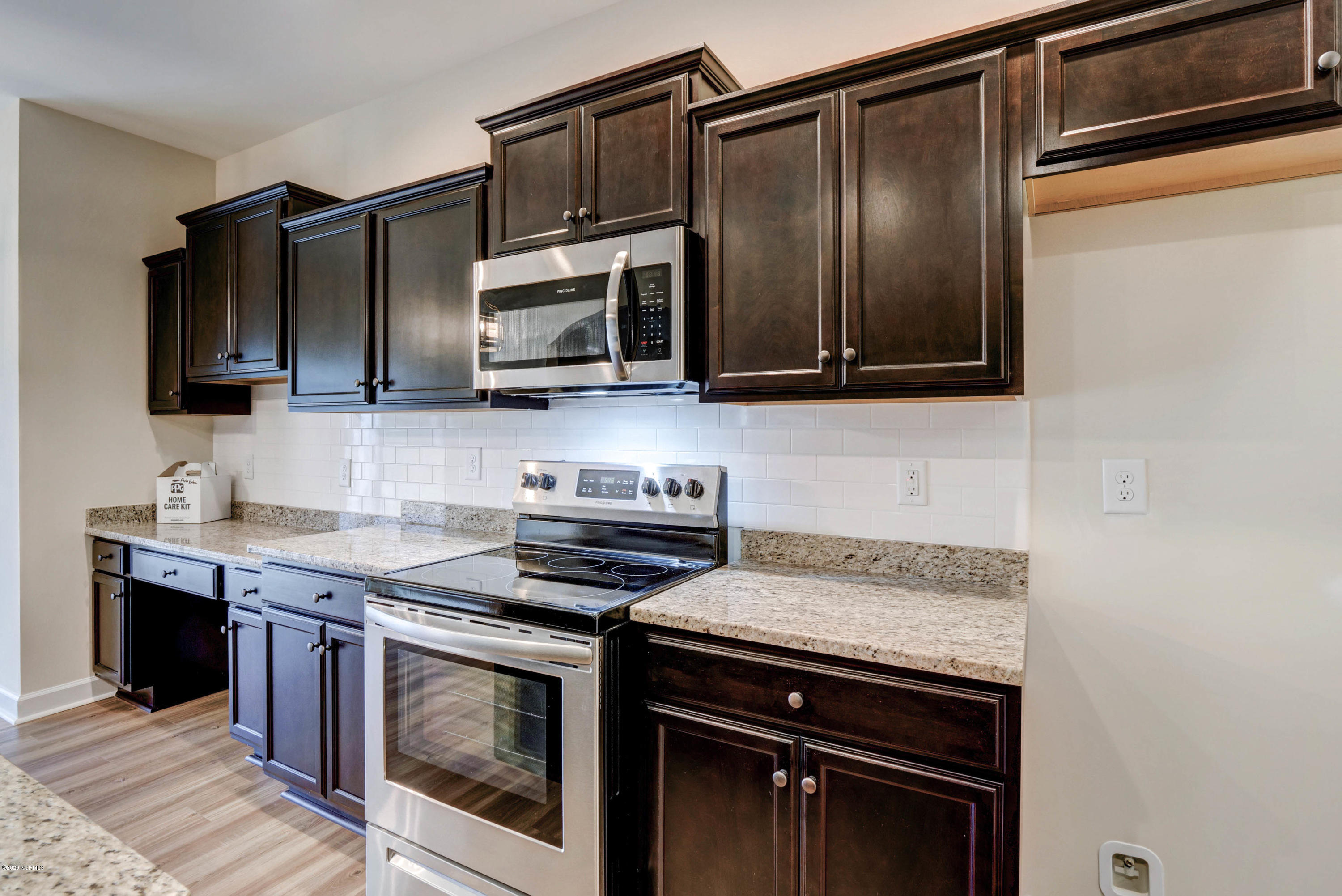 682 Aria Lane Hubert, NC 28539 - Photo 15 of 35 Kitchen