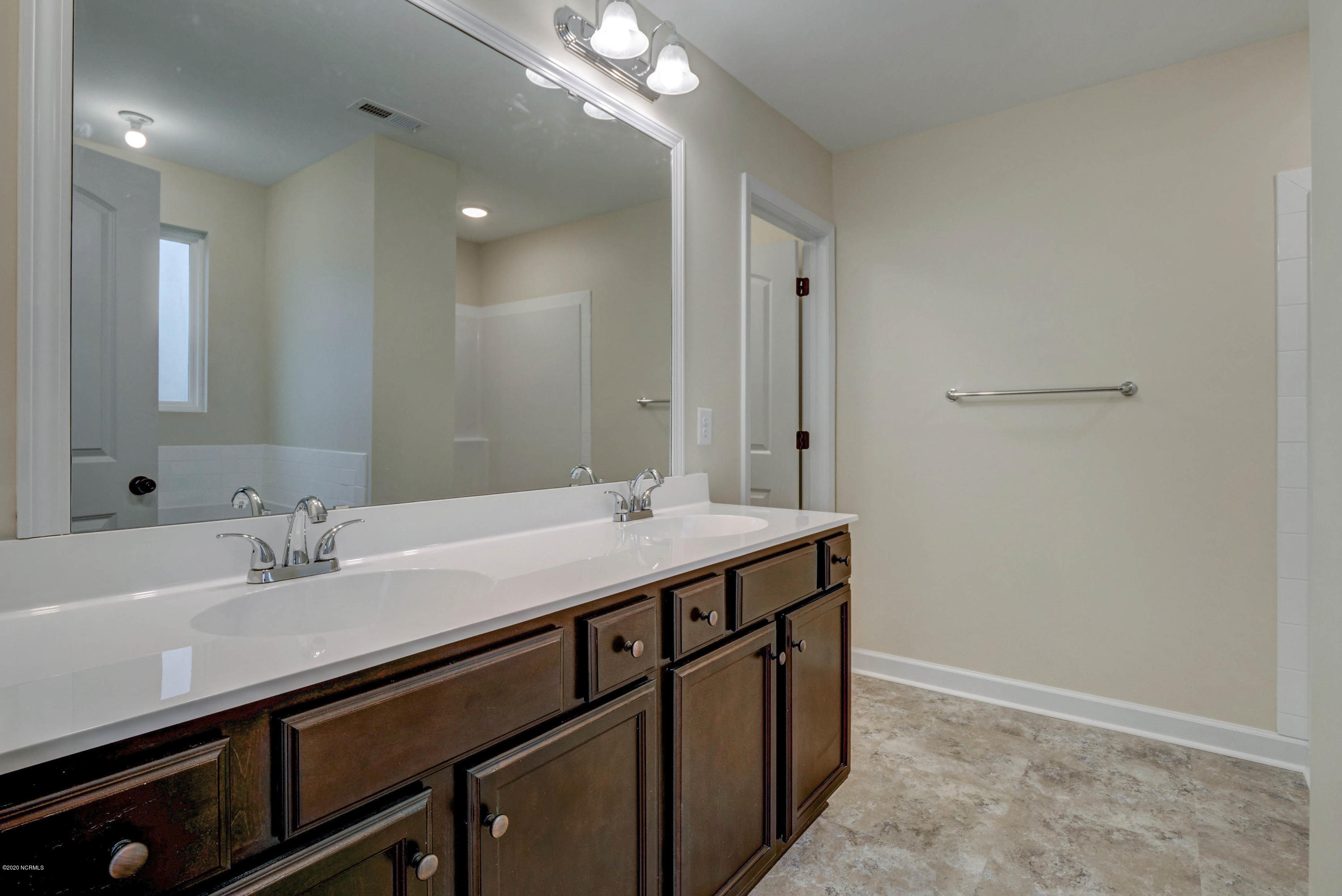 682 Aria Lane Hubert, NC 28539 - Photo 22 of 35 Master Bathroom
