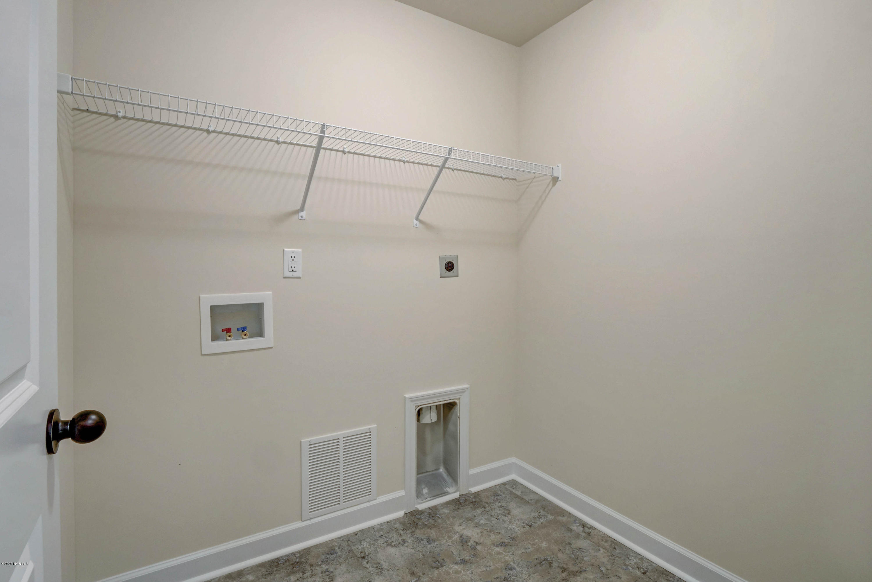 682 Aria Lane Hubert, NC 28539 - Photo 31 of 35 Laundry Room