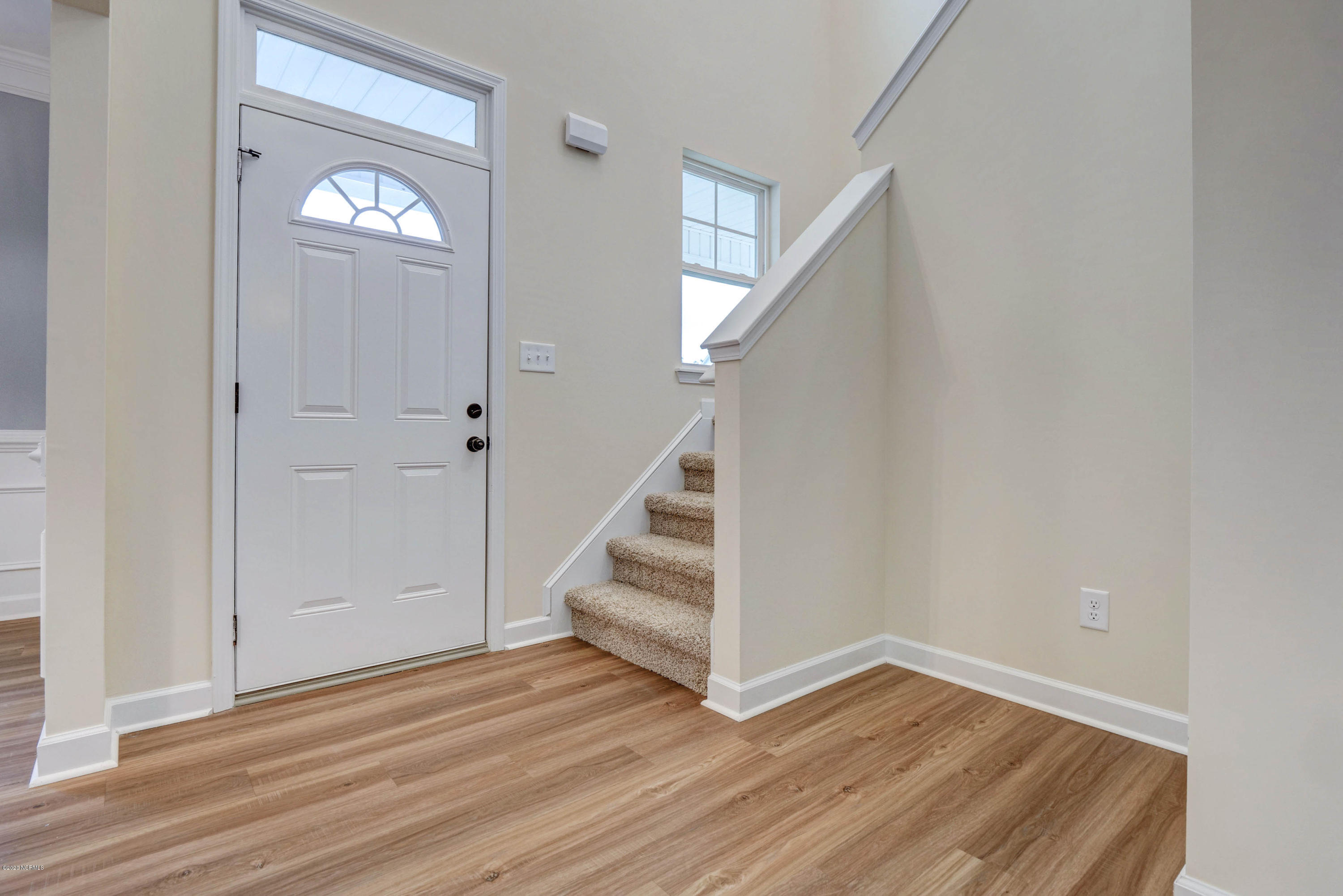 682 Aria Lane Hubert, NC 28539 - Photo 5 of 35 Foyer