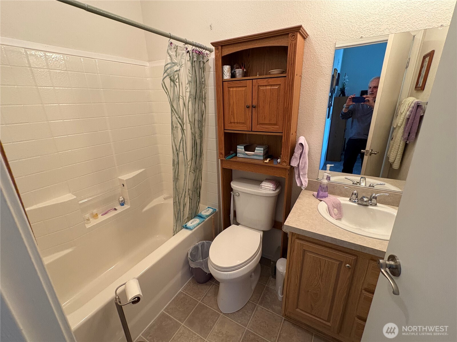 51 Meander Way Aberdeen, WA 98520 - Photo 12 of 22 a bathroom with a sink a toilet and shower
