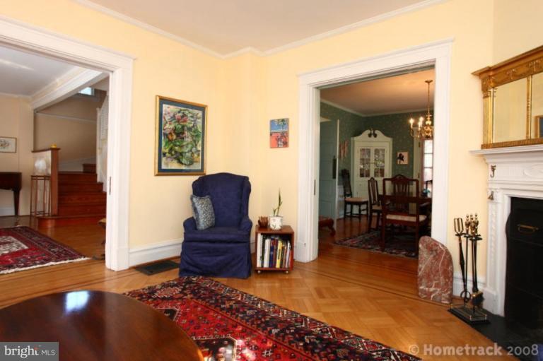109 Hawthorn Road Baltimore, MD 21210 - Photo 6 of 19 Living Room/Dining Room