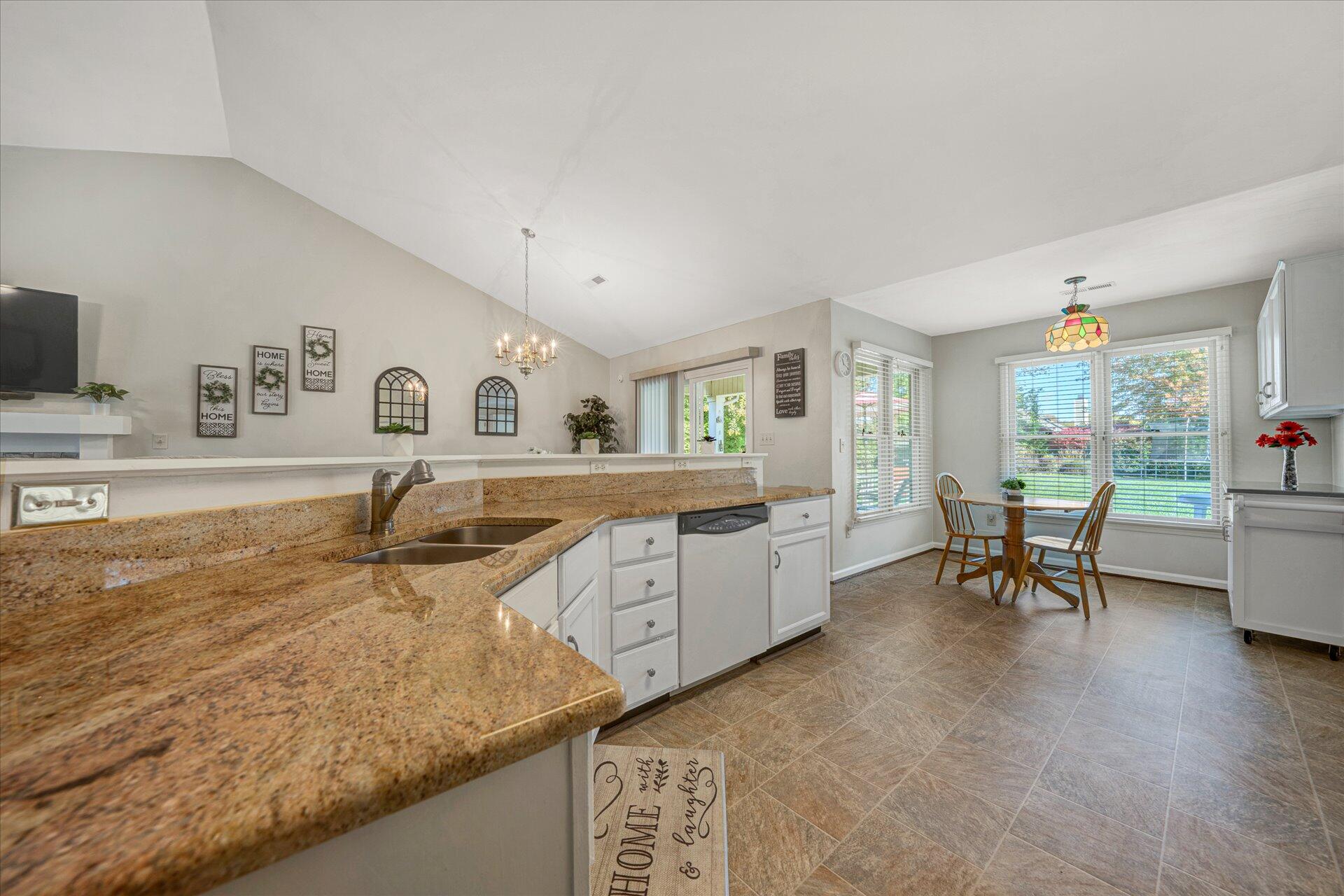 5215 Huntridge Road Roanoke, VA 24012 - Photo 15 of 47 16-DSC00028