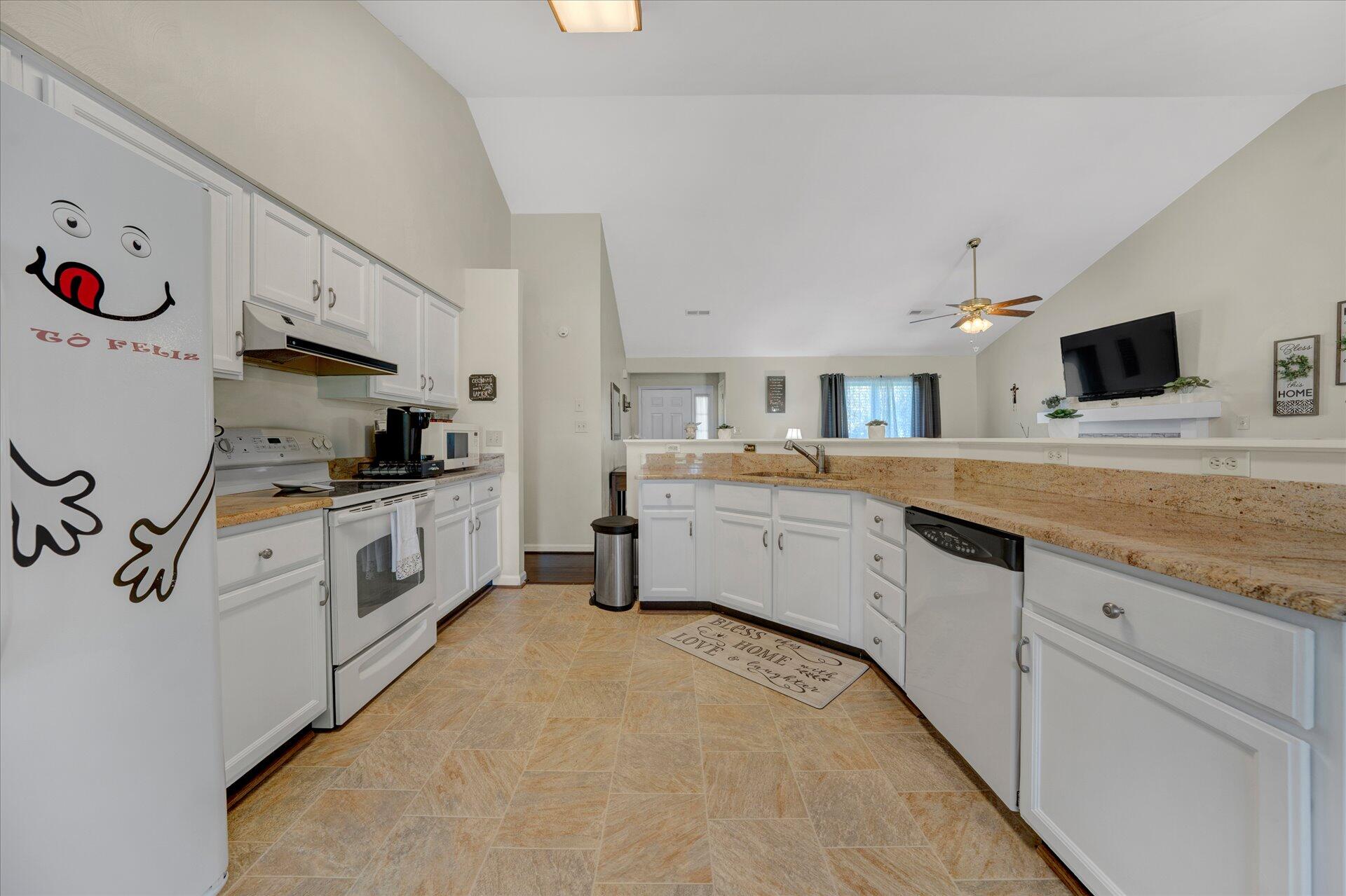 5215 Huntridge Road Roanoke, VA 24012 - Photo 17 of 47 18-DSC00037