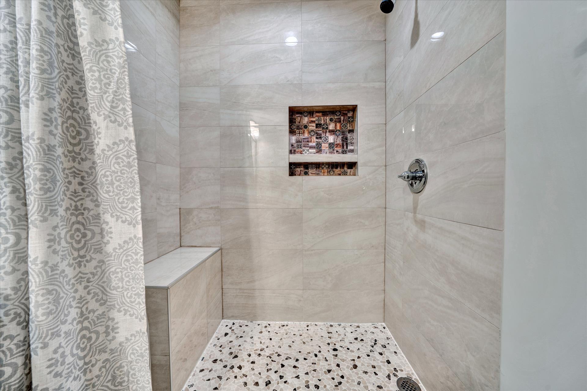 5215 Huntridge Road Roanoke, VA 24012 - Photo 22 of 47 Hall Bathroom Photo 1