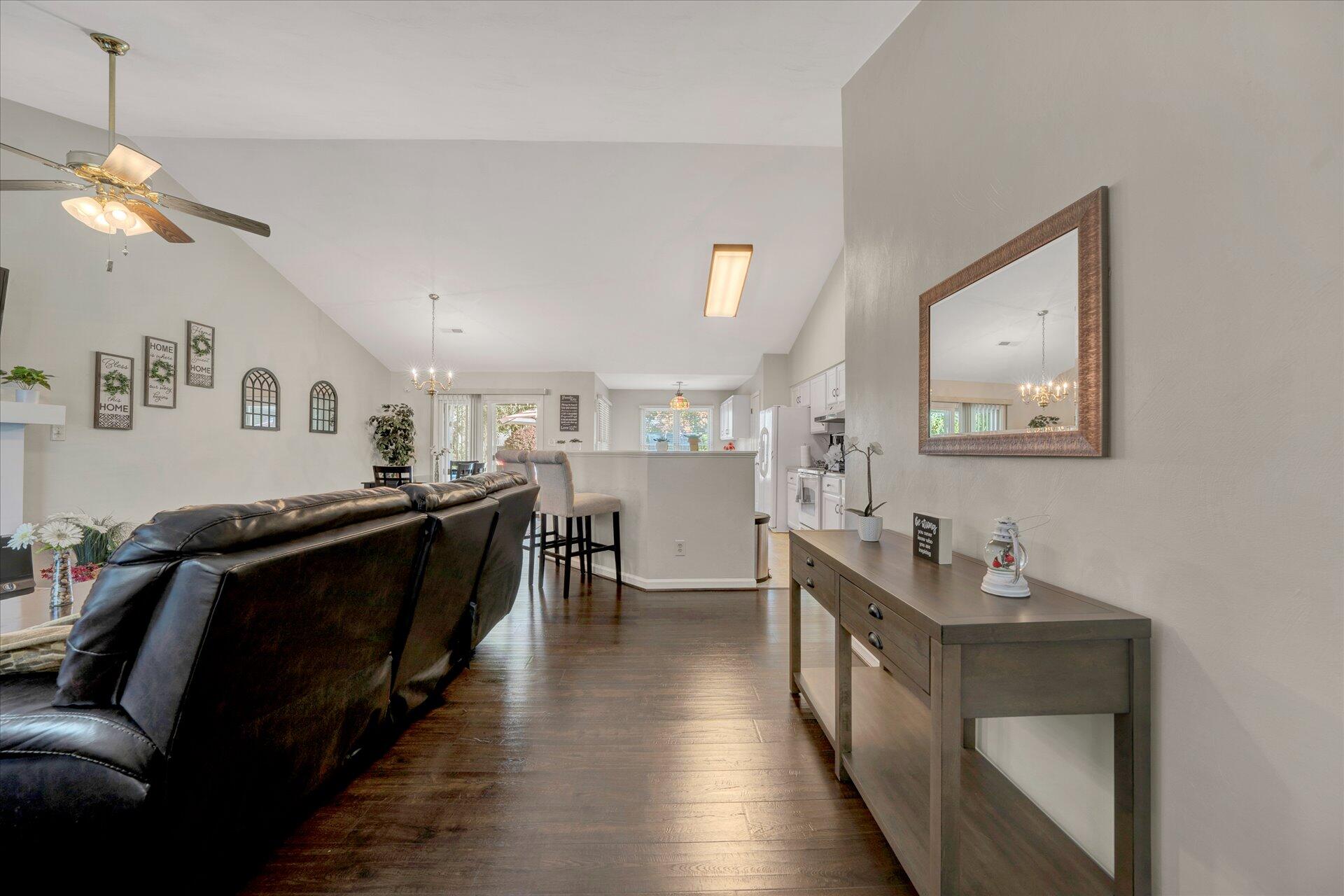 5215 Huntridge Road Roanoke, VA 24012 - Photo 4 of 47 05-DSC00001