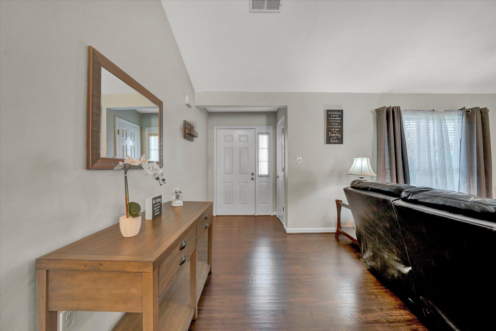 5215 Huntridge Road Roanoke, VA 24012 - Photo 5 of 47 06-DSC00004
