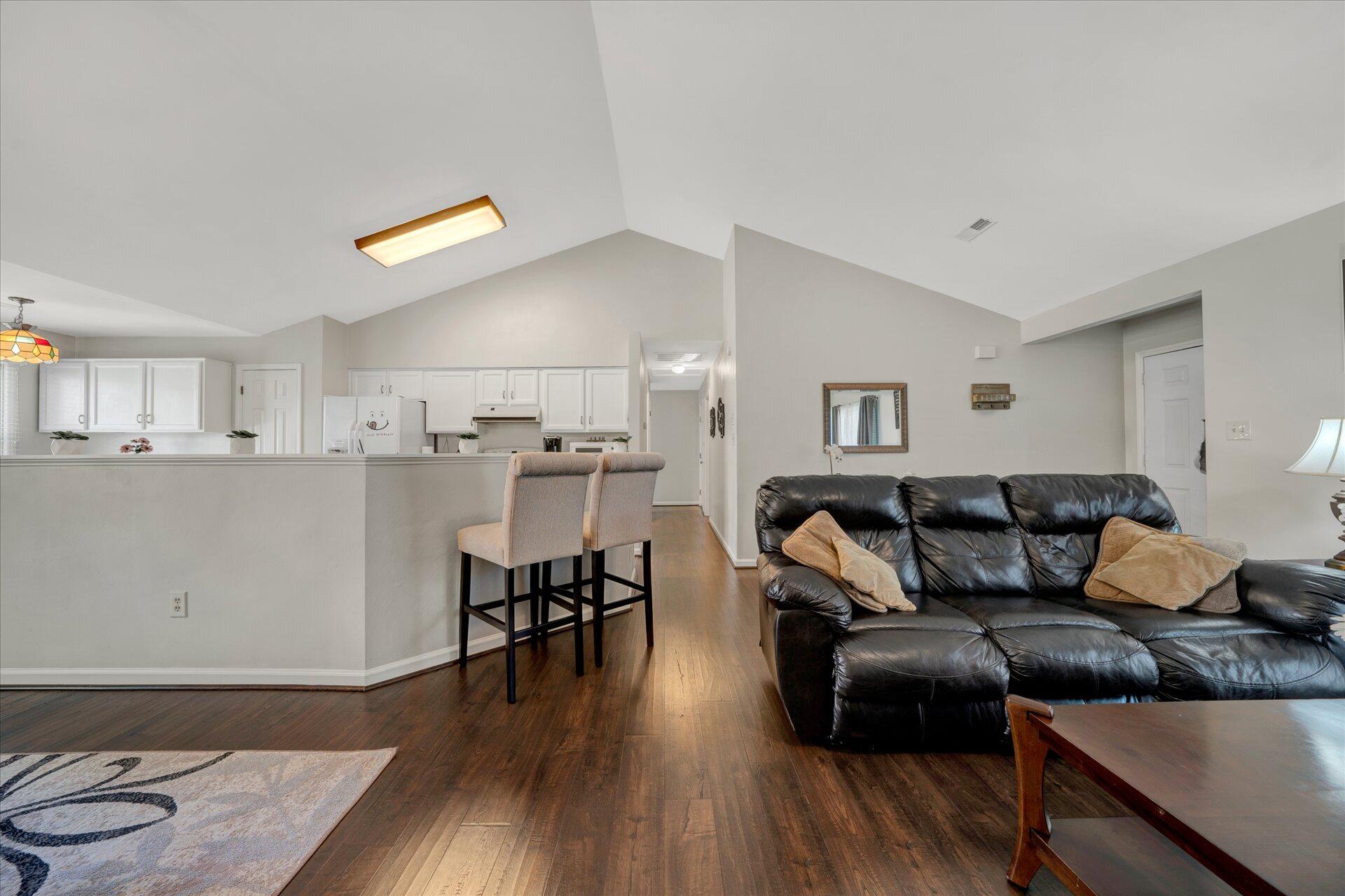 5215 Huntridge Road Roanoke, VA 24012 - Photo 8 of 47 09-DSC00022