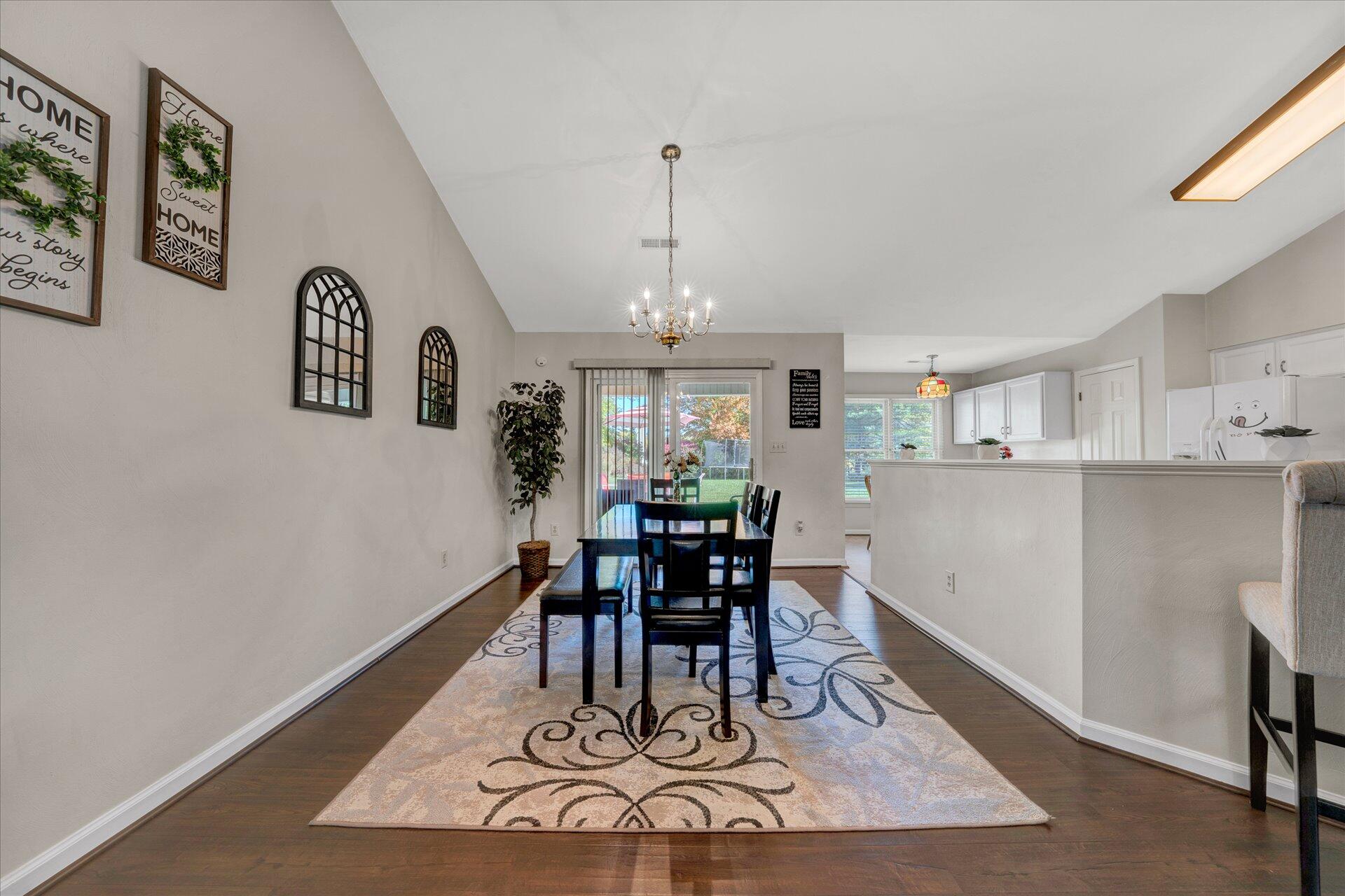 5215 Huntridge Road Roanoke, VA 24012 - Photo 9 of 47 10-DSC00016