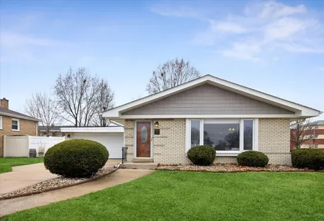 $369,000 | 10100 Parke Avenue, Oak Lawn, IL 60453