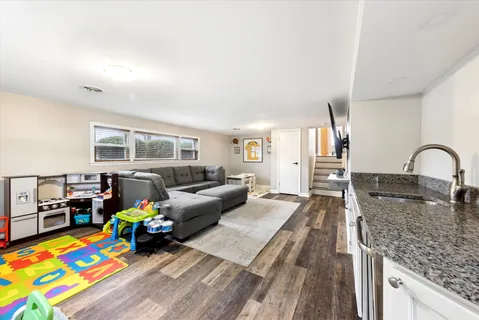 $369,000 | 10100 Parke Avenue, Oak Lawn, IL 60453