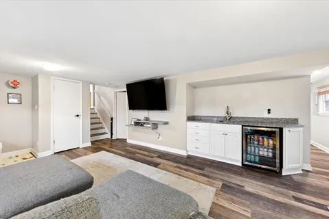 $369,000 | 10100 Parke Avenue, Oak Lawn, IL 60453