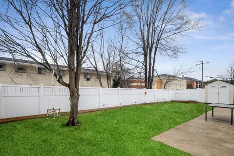 $369,000 | 10100 Parke Avenue, Oak Lawn, IL 60453