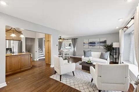 $369,000 | 10100 Parke Avenue, Oak Lawn, IL 60453