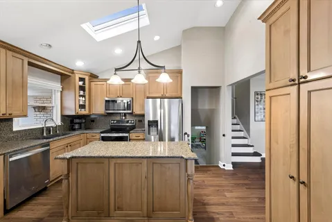 $369,000 | 10100 Parke Avenue, Oak Lawn, IL 60453