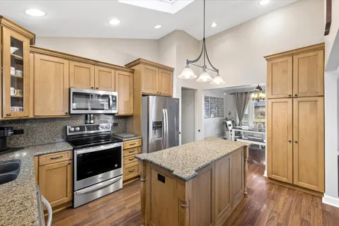 $369,000 | 10100 Parke Avenue, Oak Lawn, IL 60453