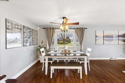 $369,000 | 10100 Parke Avenue, Oak Lawn, IL 60453