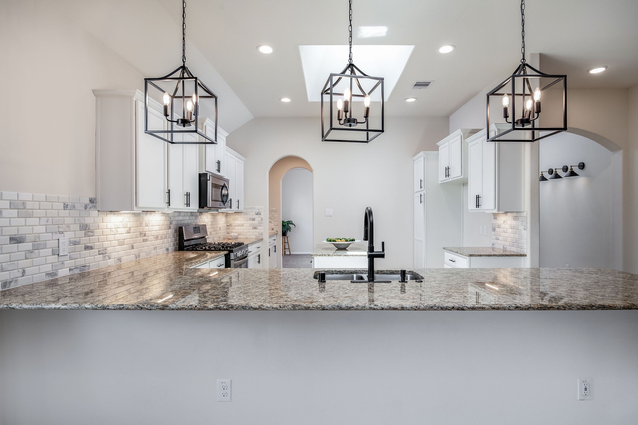14014 Sand Ridge Crossing Conroe, TX 77384 - Photo 12 of 24 Upgraded kitchen with island and super breakfast bar!