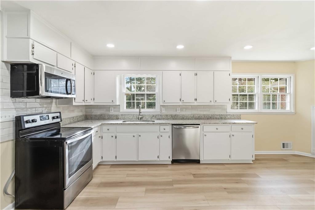 5524 Laurel Lane Northwest Lilburn, GA 30047 - Photo 11 of 46