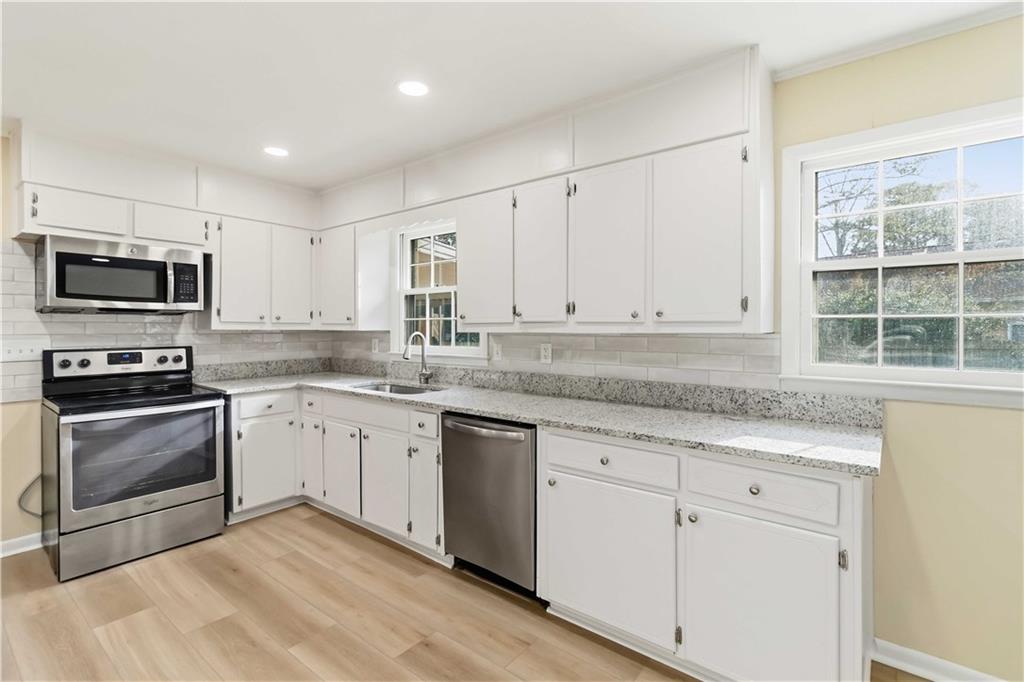 5524 Laurel Lane Northwest Lilburn, GA 30047 - Photo 12 of 46