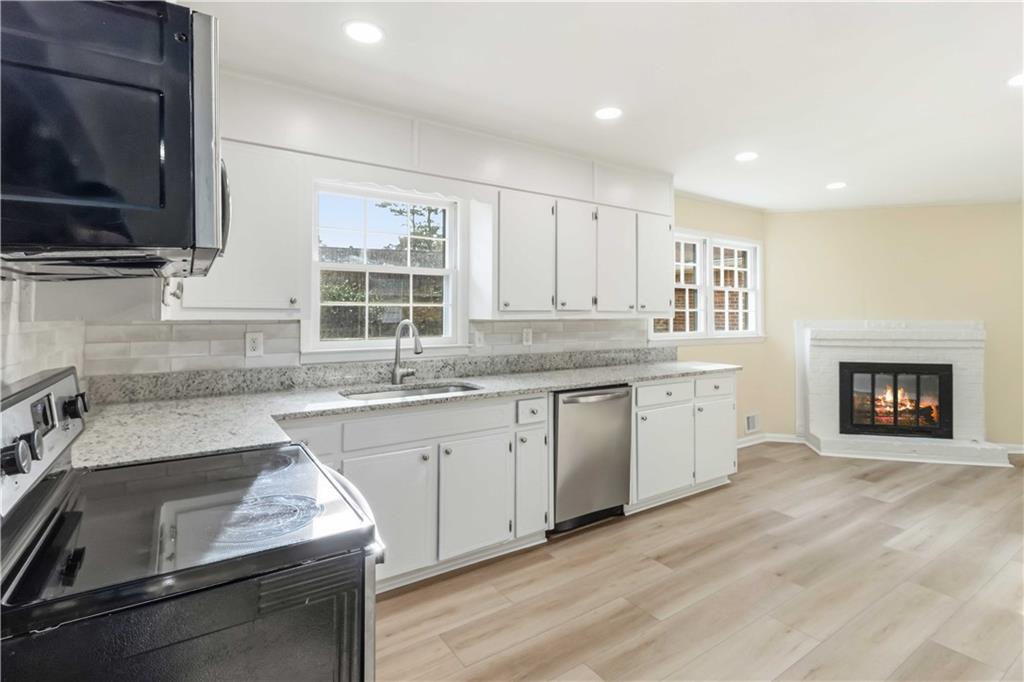 5524 Laurel Lane Northwest Lilburn, GA 30047 - Photo 14 of 46