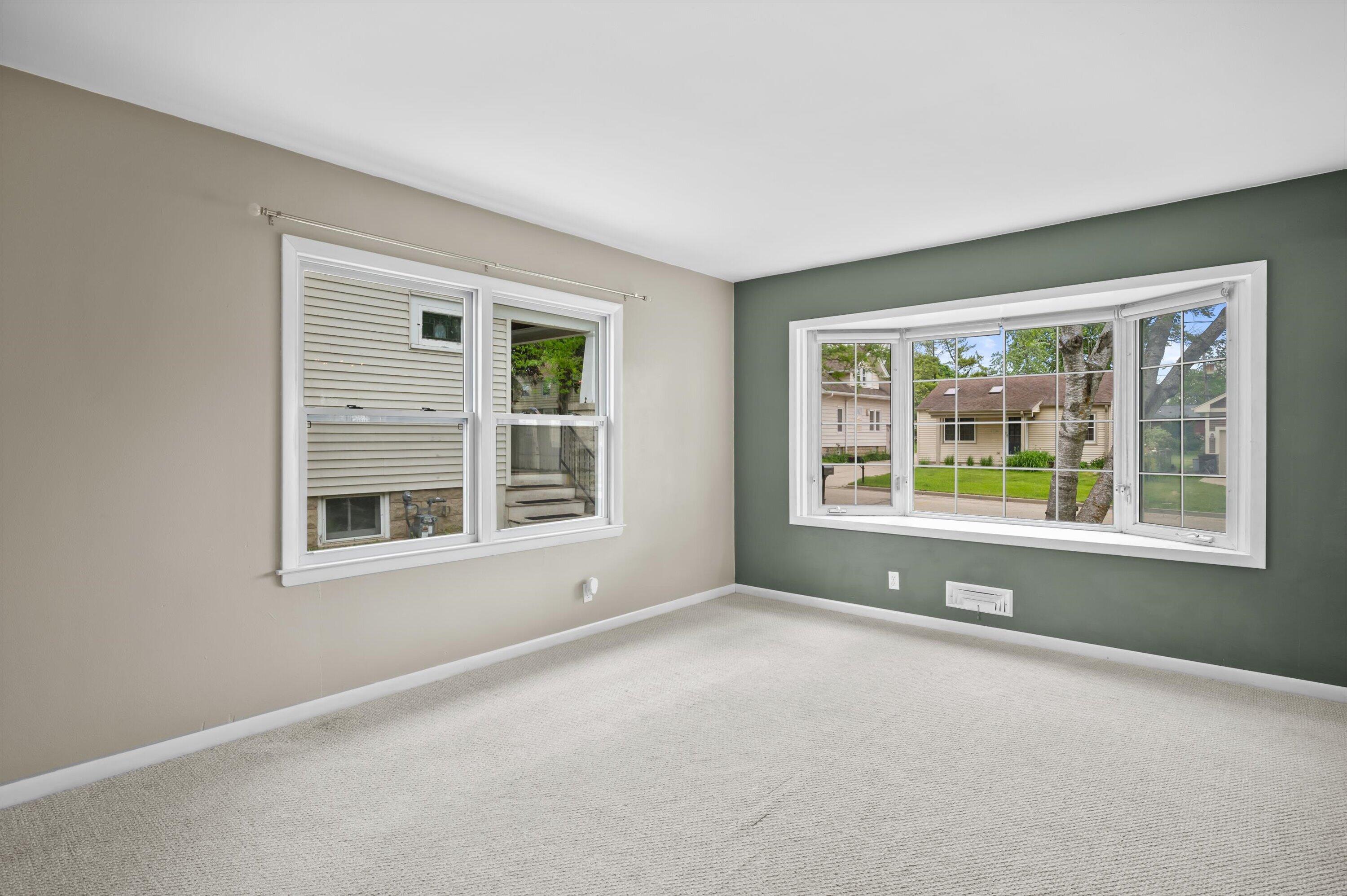12723 West Colfax Place Butler, WI 53007 - Photo 10 of 35 Living Room