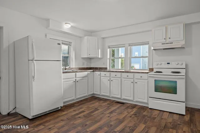 $995 | 217 West Atlantic Boulevard, Unit 4, Atlantic Beach, NC 28512